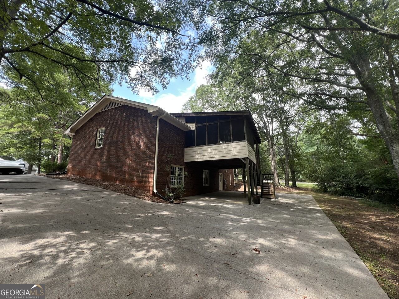 222 Lacey Ln - Photo 4 of 45