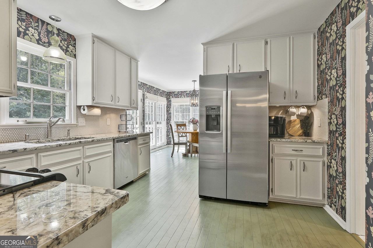 245 Woodsong Dr - Photo 5 of 20