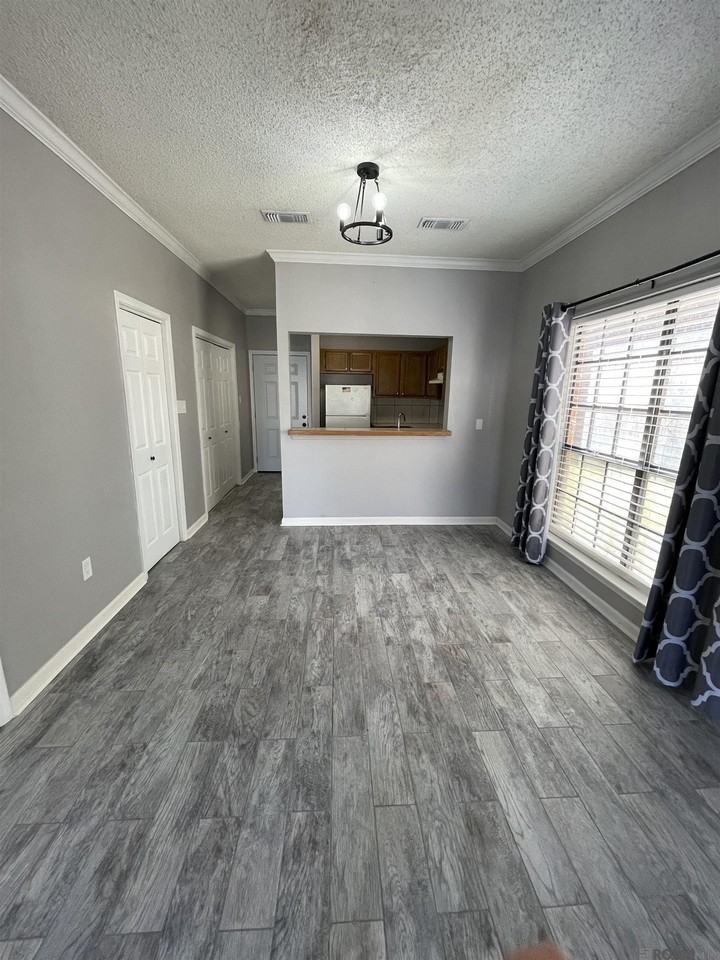 909 W Tony St #D - Photo 2 of 12