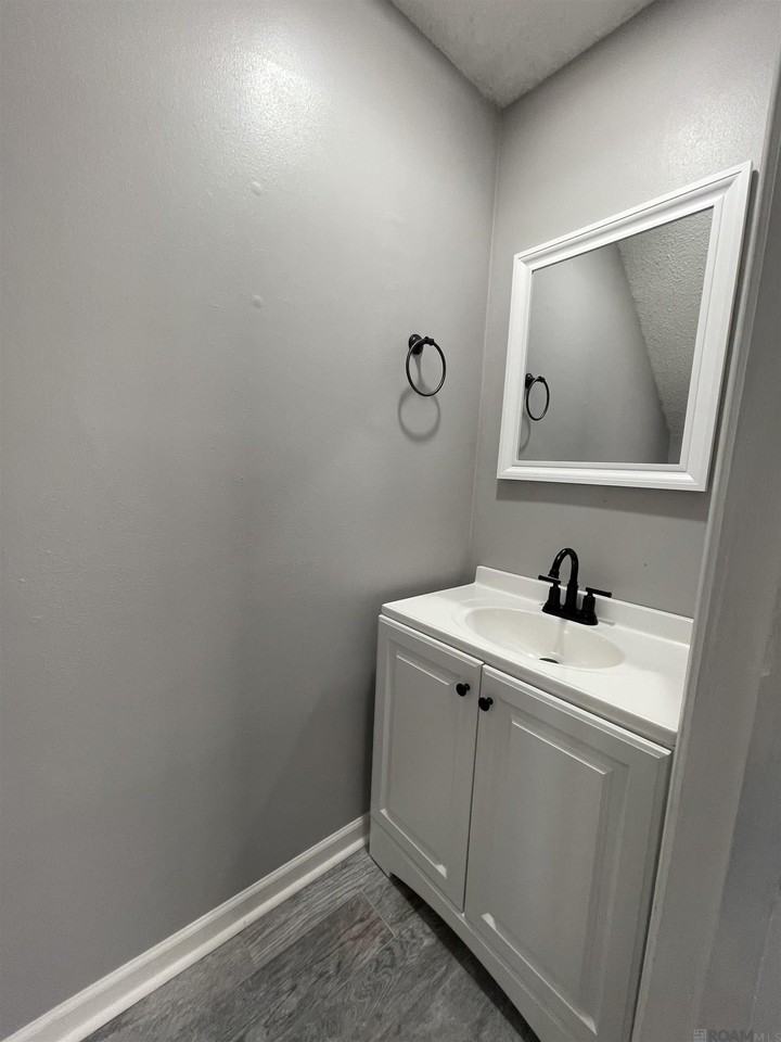 909 W Tony St #D - Photo 6 of 12