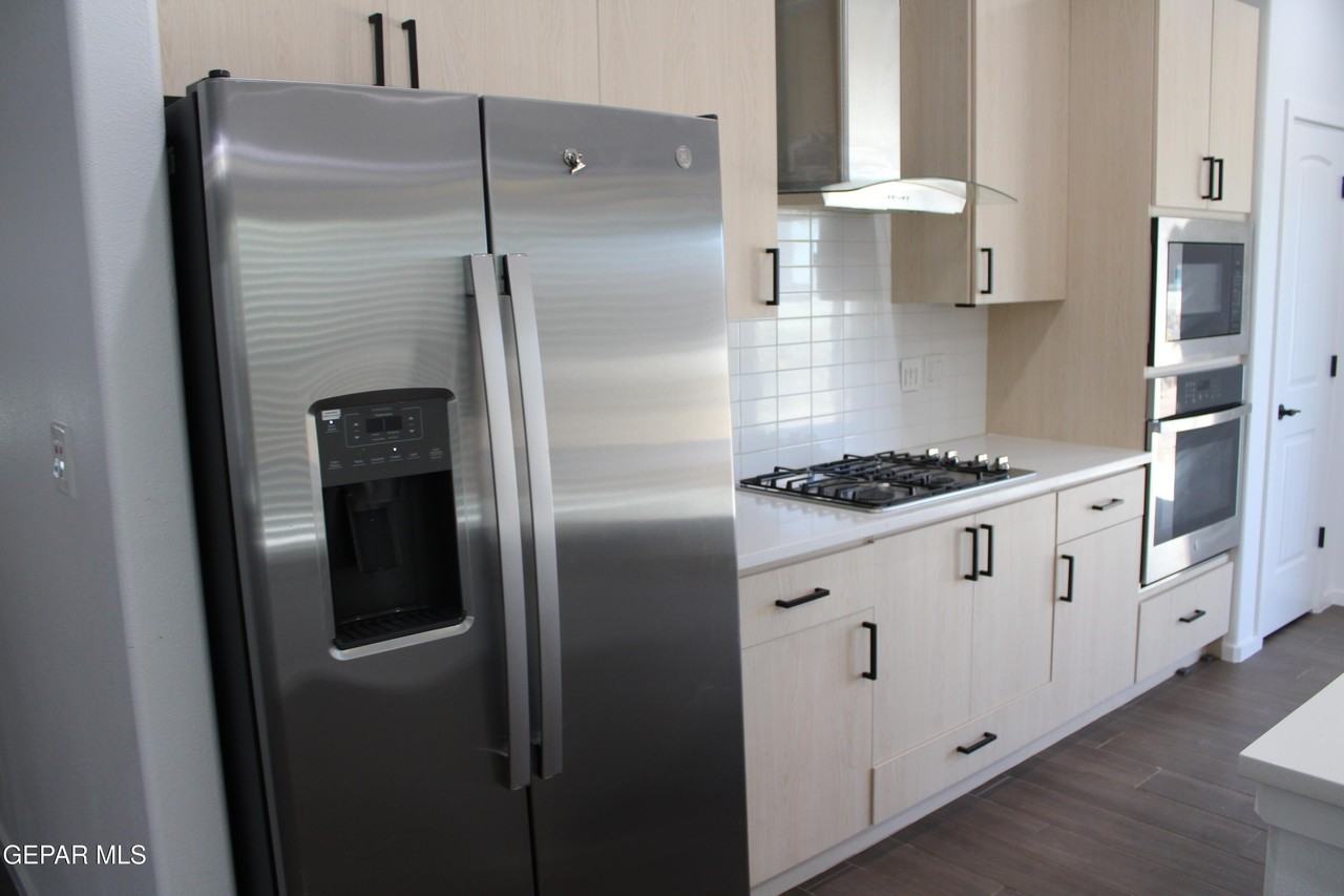 15220 Ambition Ave - Photo 5 of 22