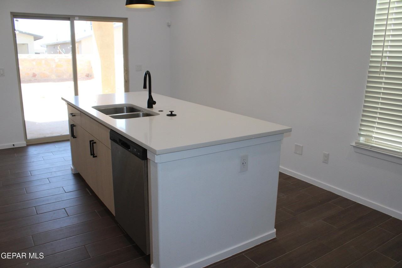 15220 Ambition Ave - Photo 6 of 22