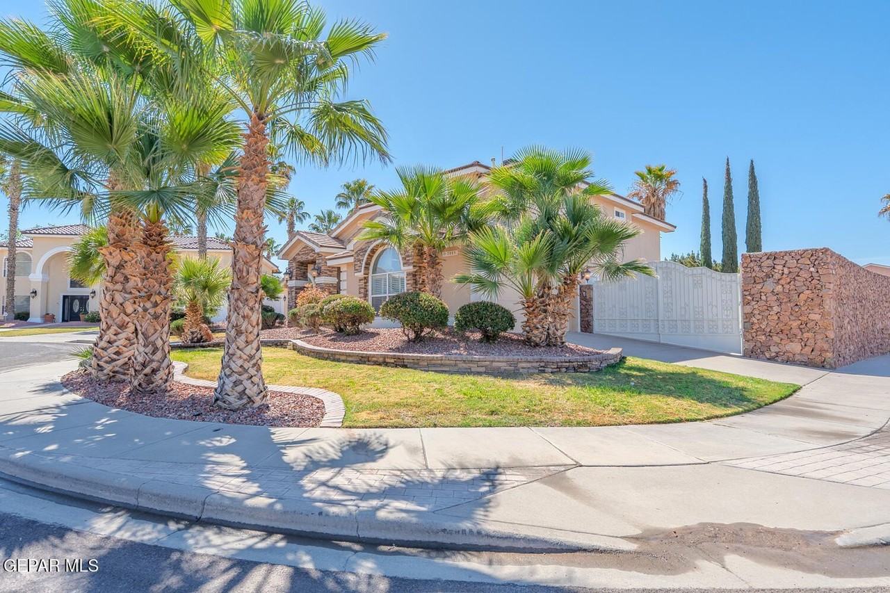 2066 Paseo Del Prado Dr - Photo 2 of 50