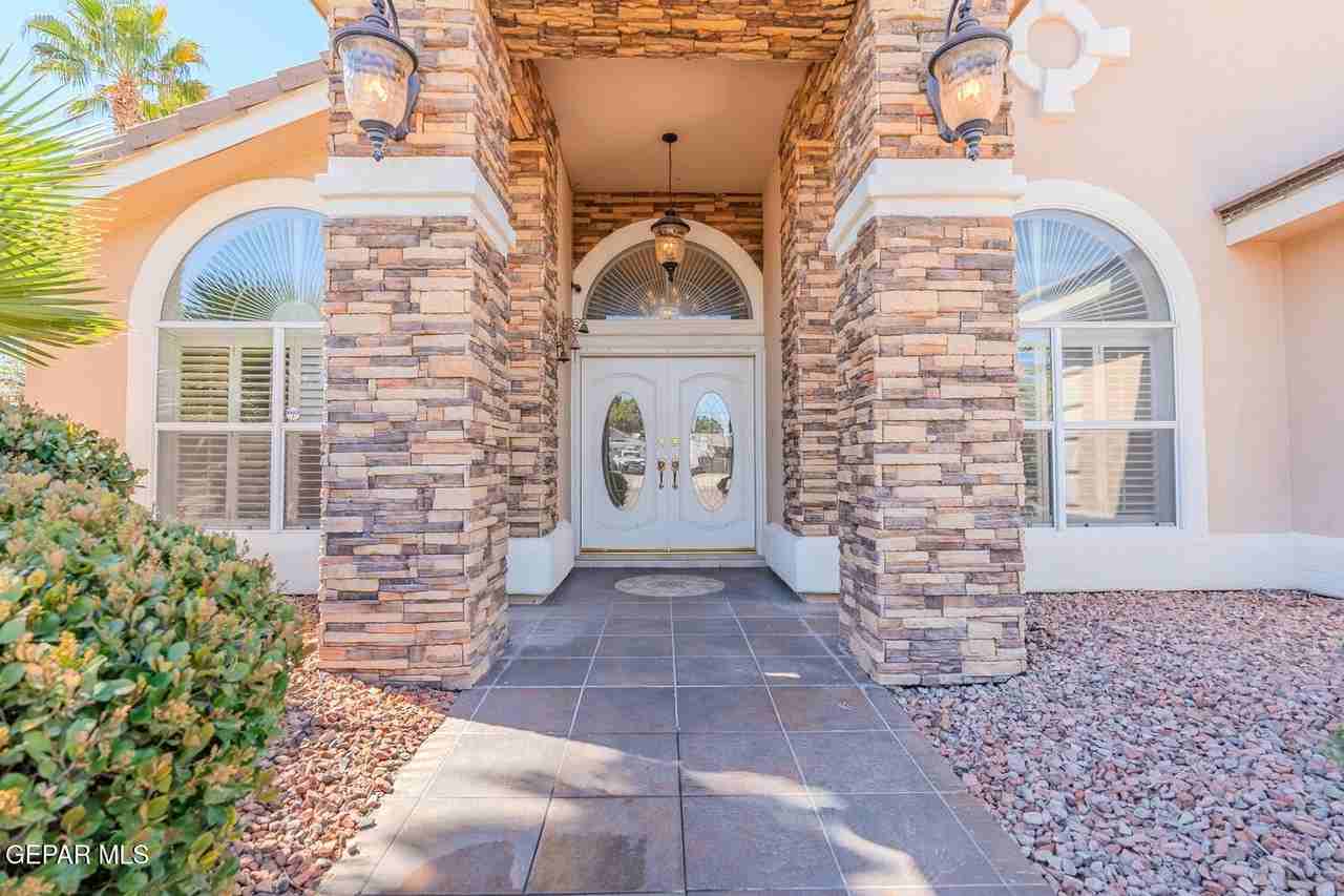 2066 Paseo Del Prado Dr - Photo 3 of 50