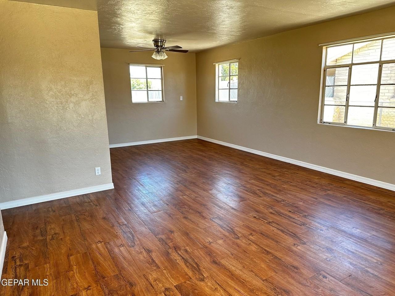 5013 Sierra Madre Dr - Photo 2 of 14