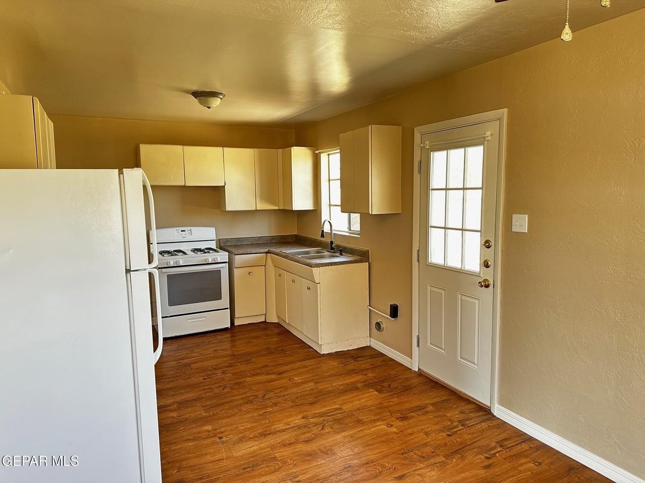 5013 Sierra Madre Dr - Photo 4 of 14