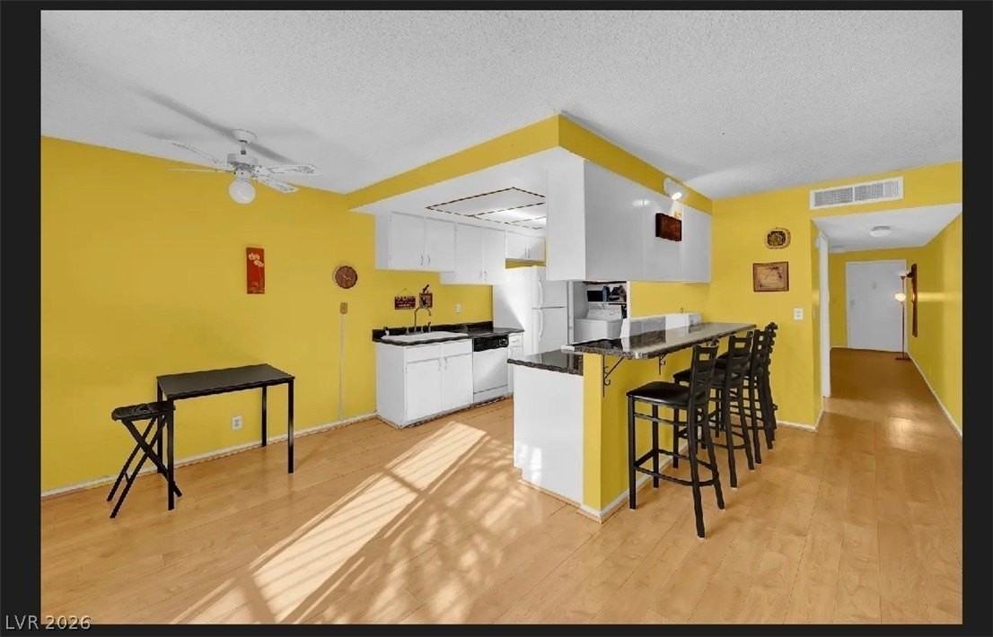 4189 Mississippi Ave - Photo 3 of 12