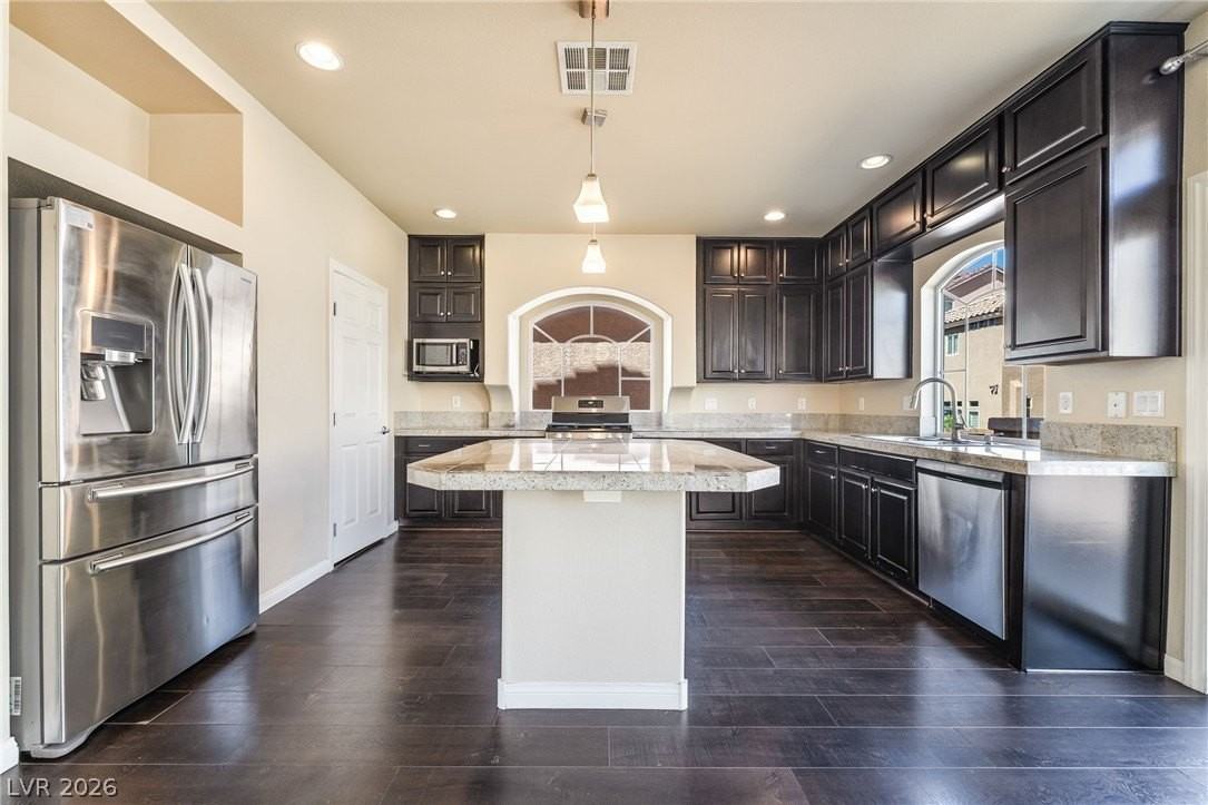 5282 Ledgewood Creek Ave - Photo 3 of 26