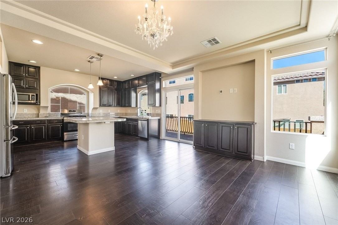 5282 Ledgewood Creek Ave - Photo 4 of 26