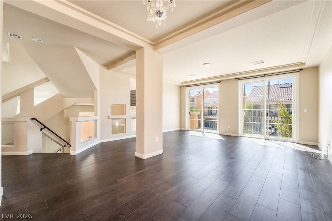 5282 Ledgewood Creek Ave - Photo 6 of 26