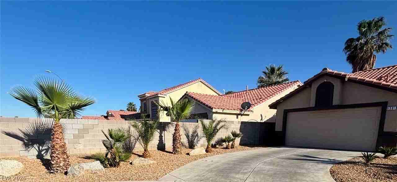 5301 Sly Fox Ct - Photo 3 of 33