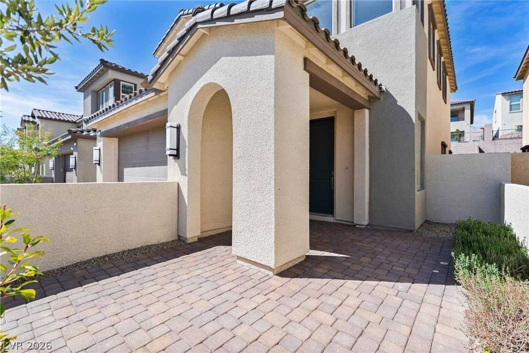 115 Medianoche St - Photo 2 of 26