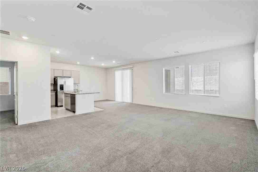 115 Medianoche St - Photo 4 of 26