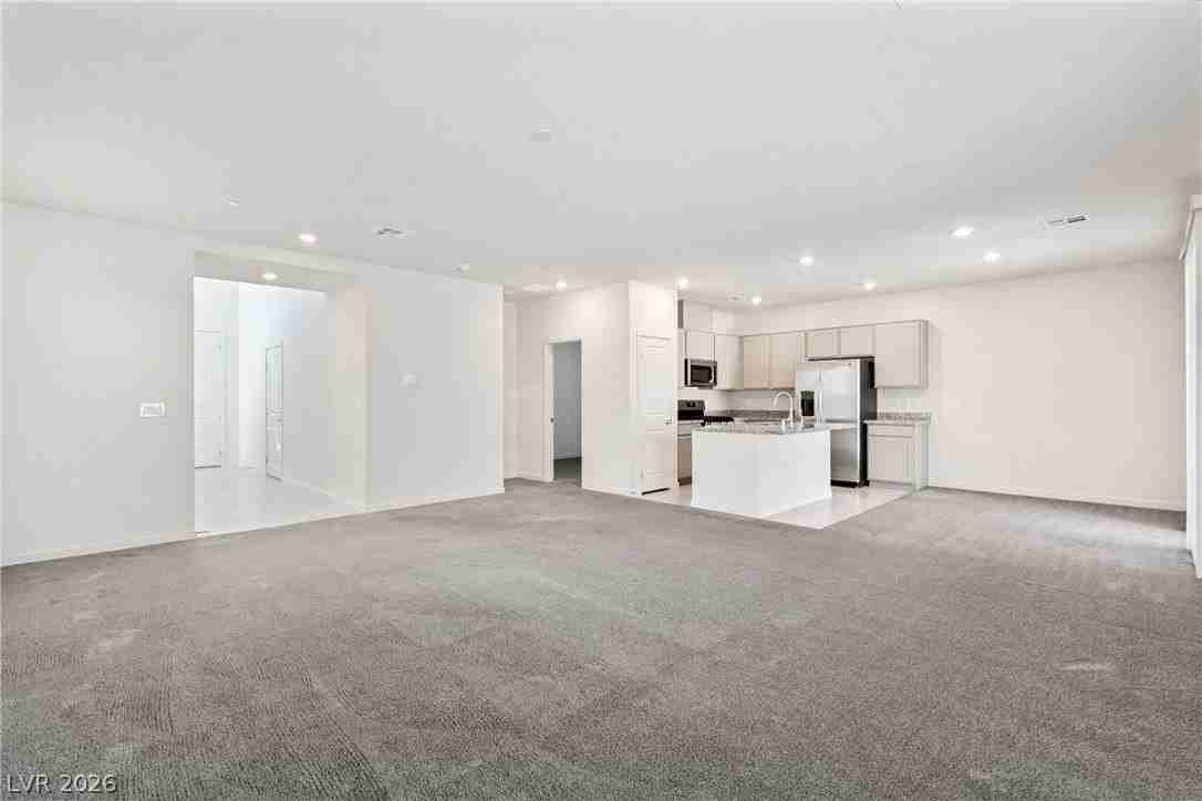 115 Medianoche St - Photo 5 of 26