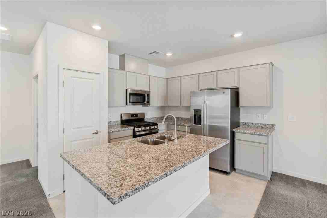 115 Medianoche St - Photo 6 of 26