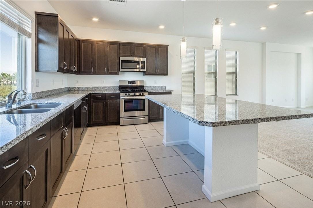 8040 Carpenter Creek Ave - Photo 3 of 28