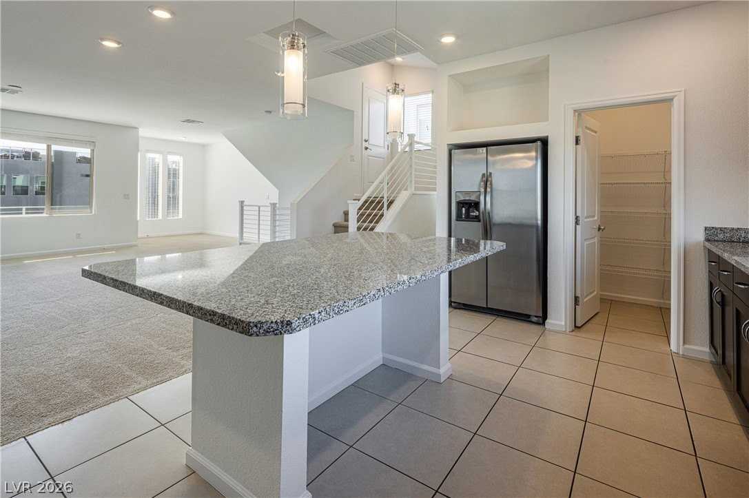 8040 Carpenter Creek Ave - Photo 4 of 28