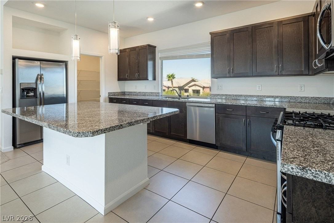 8040 Carpenter Creek Ave - Photo 5 of 28