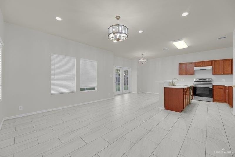 8904 N 21st St - Photo 6 of 20