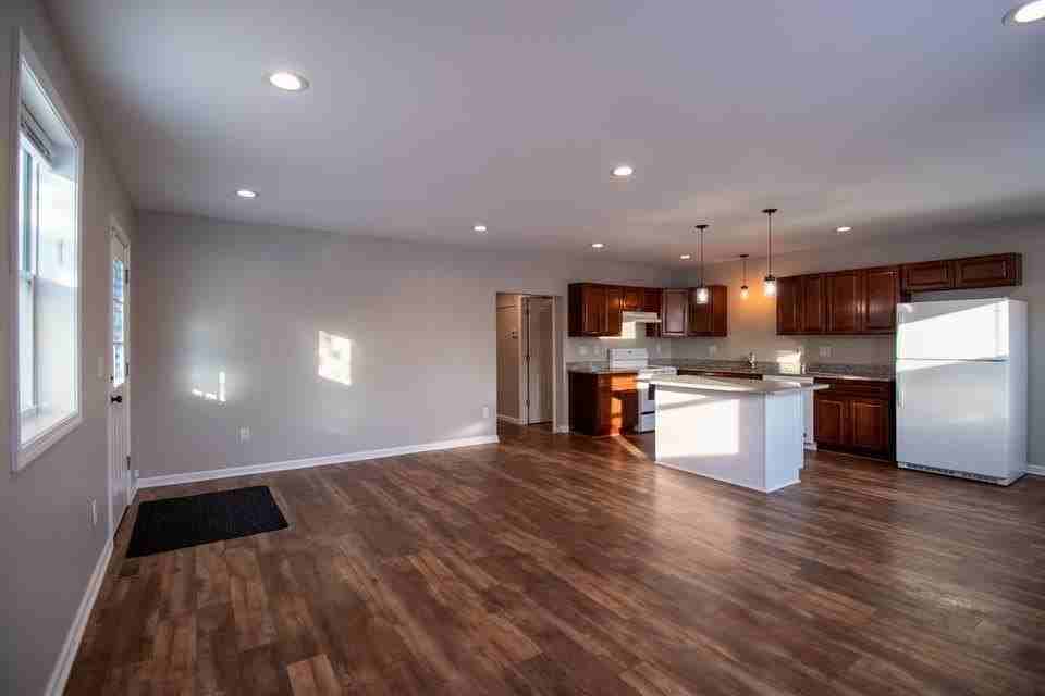 570 Wabash Rd Apt 1 - Photo 2 of 18