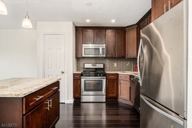 11 Colton Cir - Photo 2 of 31