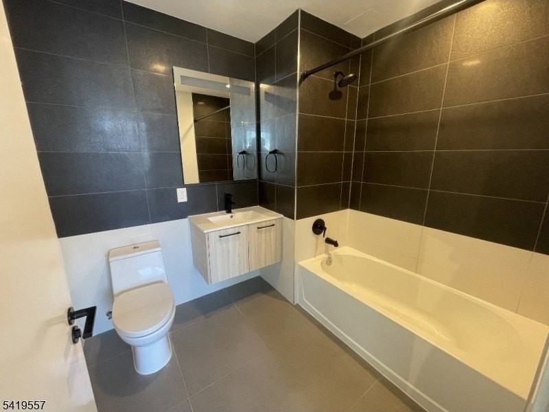 258 S Harrison St - Photo 3 of 6