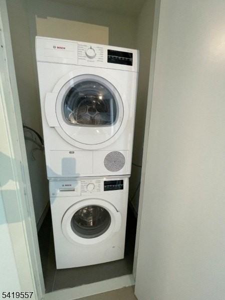 258 S Harrison St - Photo 4 of 6