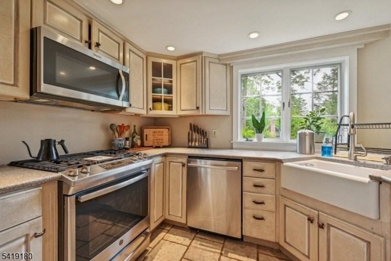 47 W Main St - Photo 6 of 20