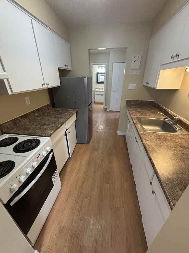 30 9-30 Westmount Road West #9 - Photo 2 of 10