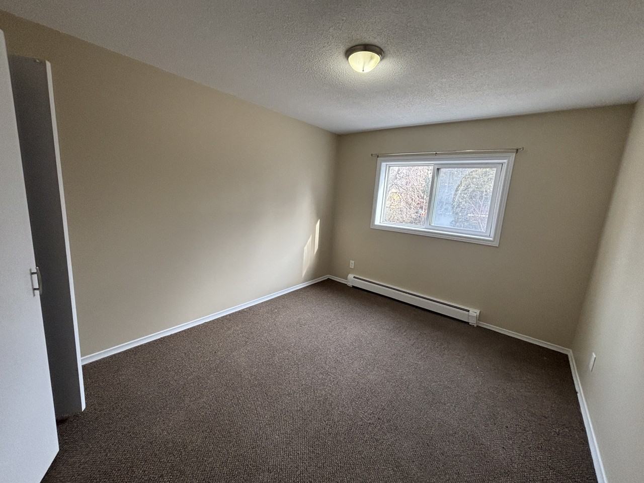 30 9-30 Westmount Road West #9 - Photo 6 of 10