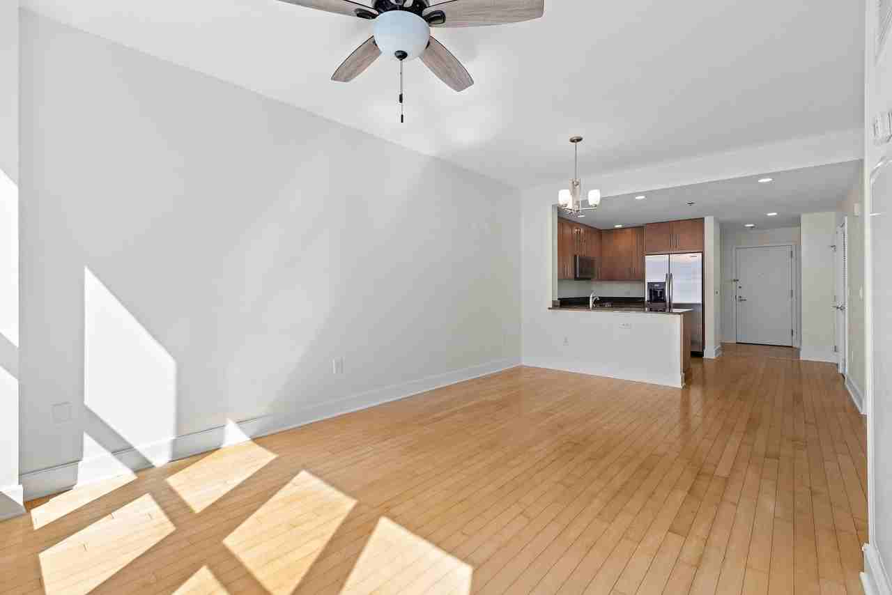 1125 Maxwell Ln #906 - Photo 7 of 17