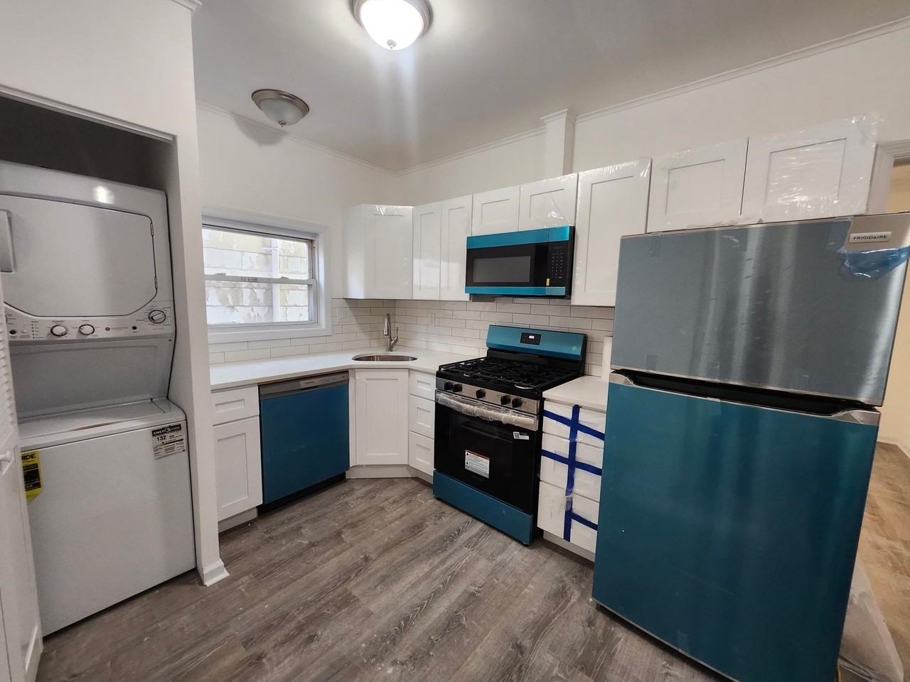 33 E 42nd St - Photo 2 of 2