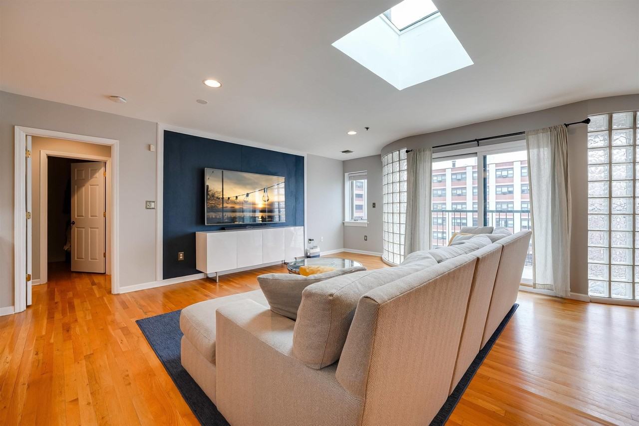 321 Adams St #7 - Photo 4 of 29