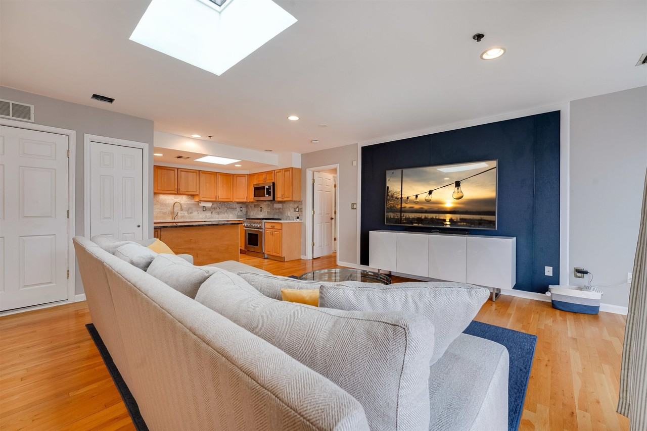 321 Adams St #7 - Photo 5 of 29