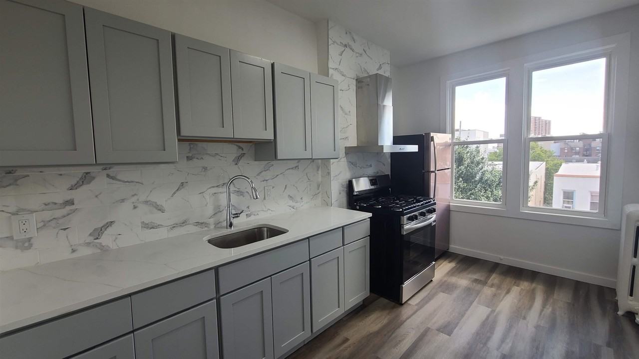 113 63rd St #2 - Photo 2 of 19