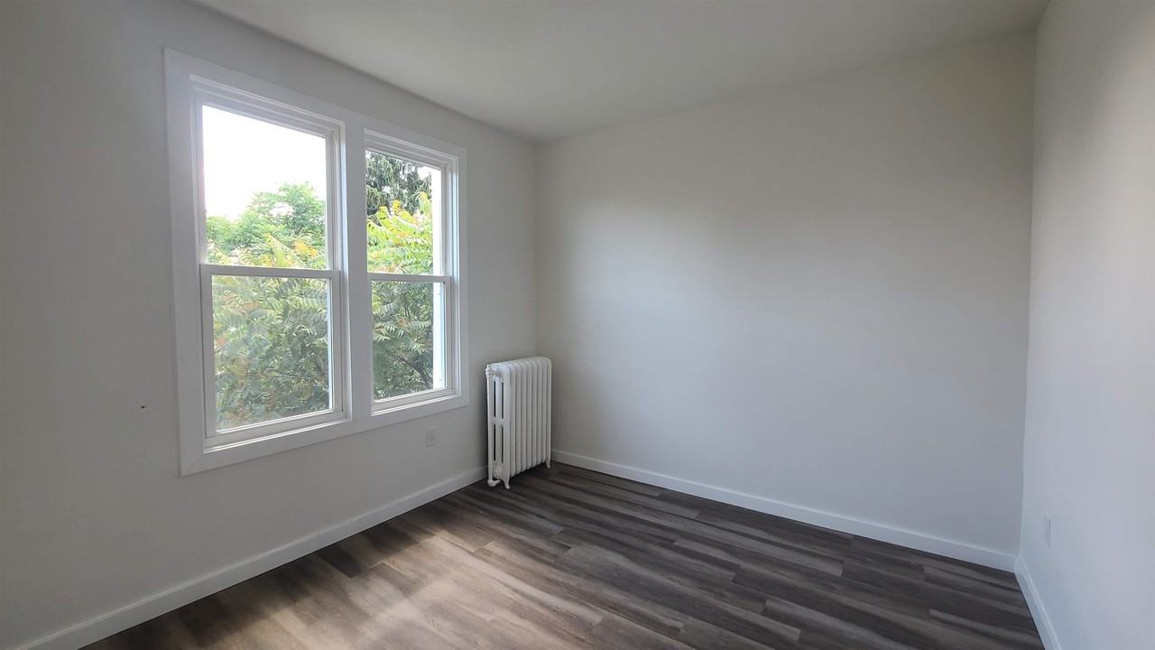 113 63rd St #2 - Photo 4 of 19