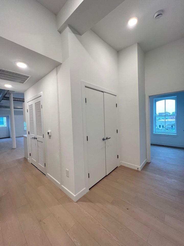 141 Christopher Columbus Dr #3 - Photo 7 of 17