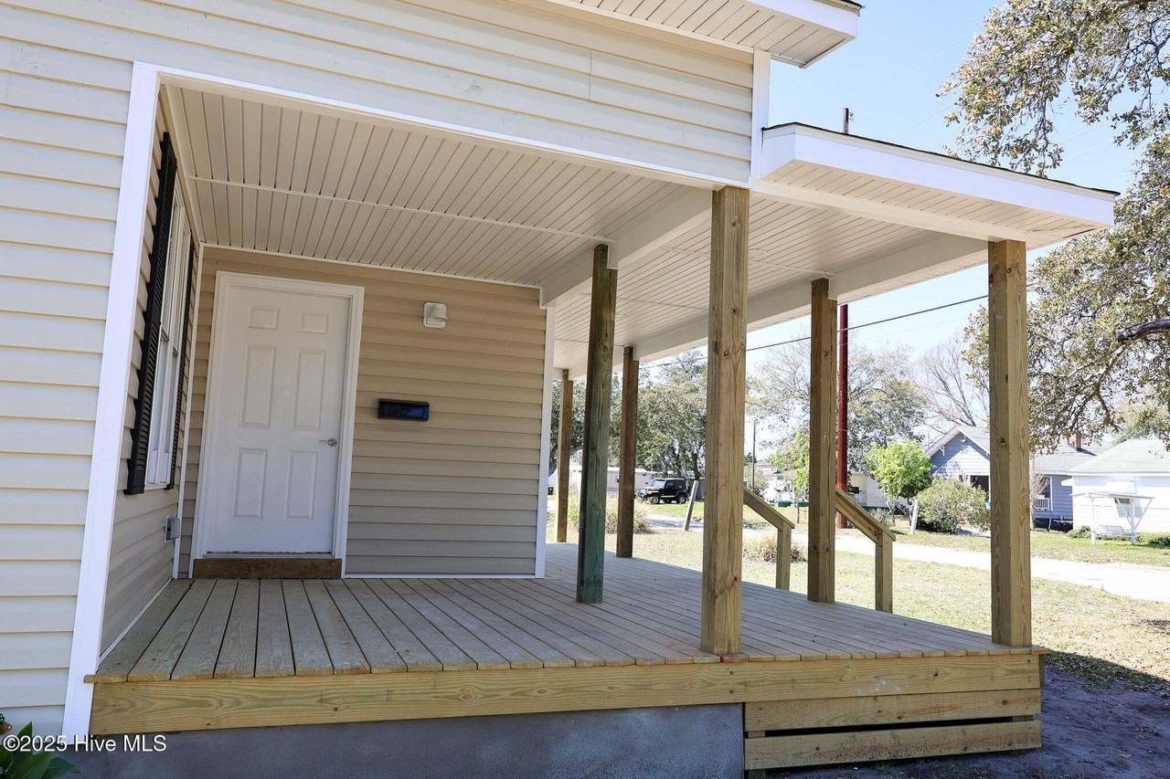 2007 Fisher St - Photo 3 of 18