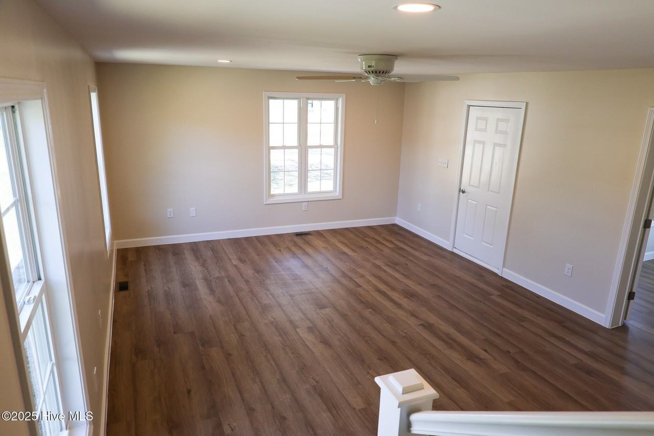 2007 Fisher St - Photo 4 of 18