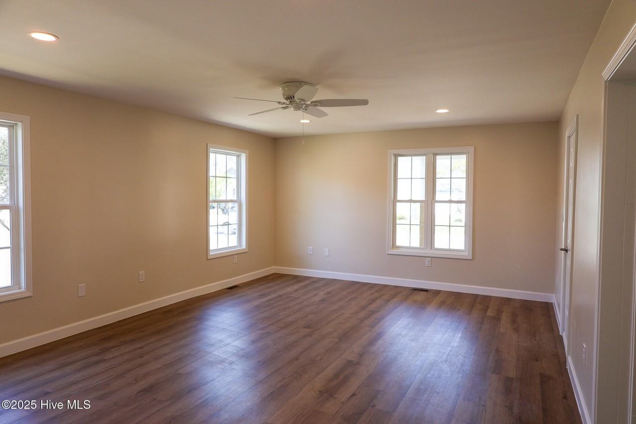 2007 Fisher St - Photo 5 of 18