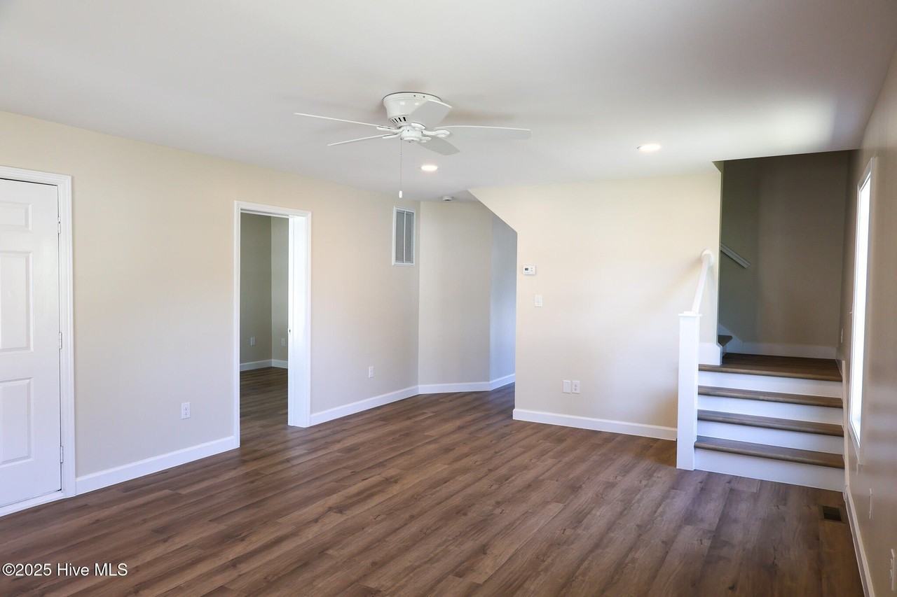 2007 Fisher St - Photo 6 of 18