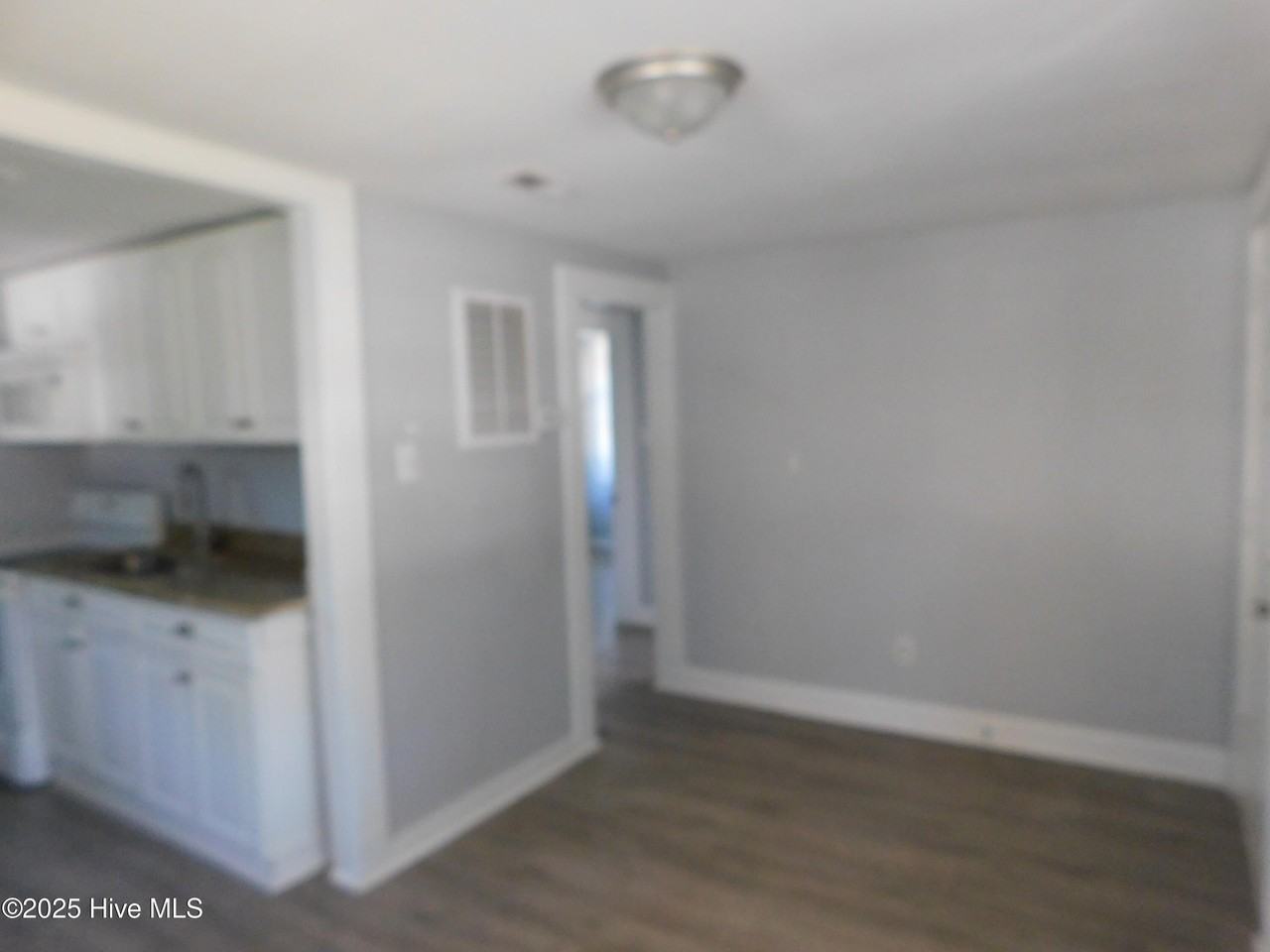 609 Broad St - Photo 3 of 8