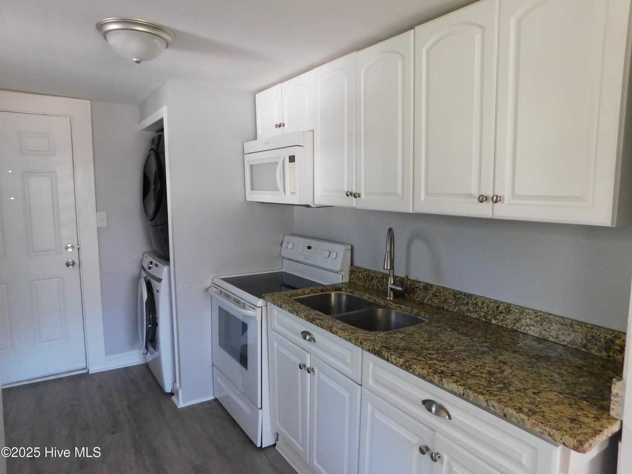 609 Broad St - Photo 4 of 8