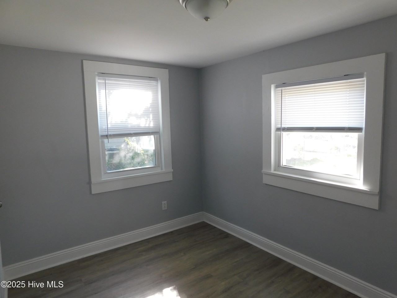 609 Broad St - Photo 6 of 8