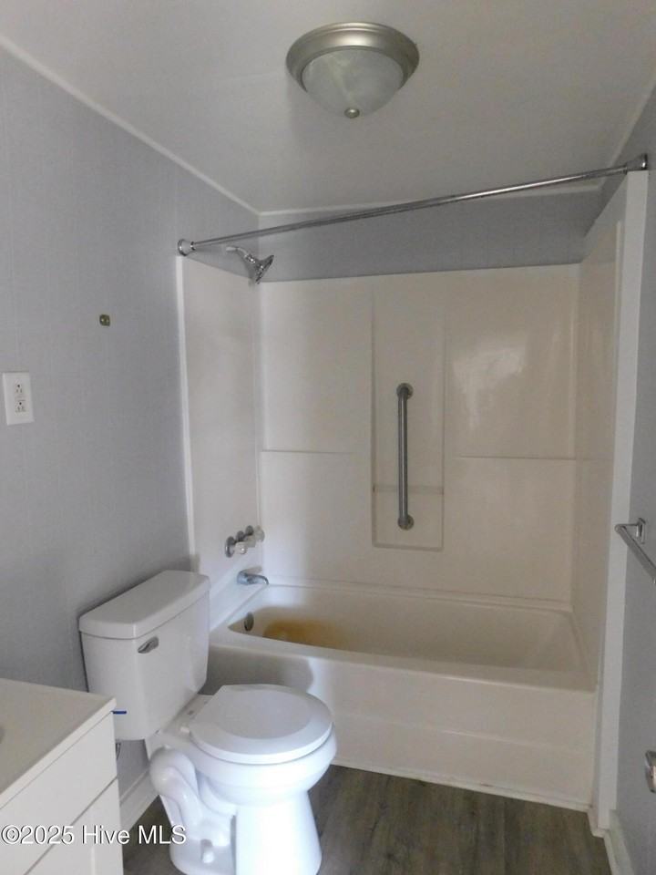 609 Broad St - Photo 7 of 8