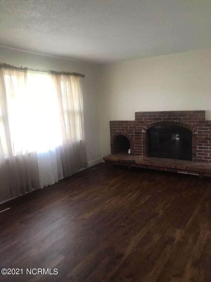 220 Wildwood Rd - Photo 3 of 14