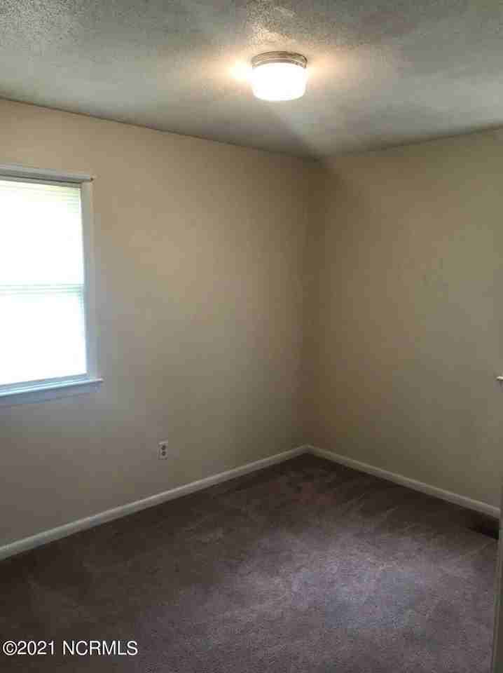 220 Wildwood Rd - Photo 4 of 14