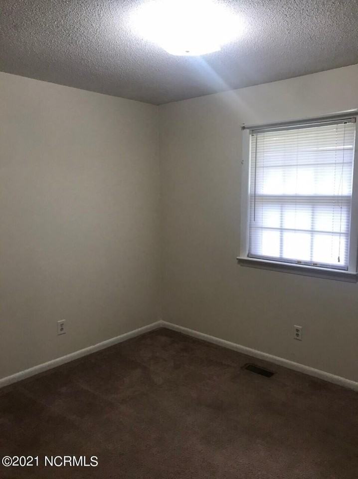 220 Wildwood Rd - Photo 6 of 14