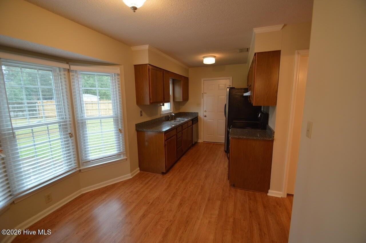 122 Carriage Dr - Photo 4 of 15