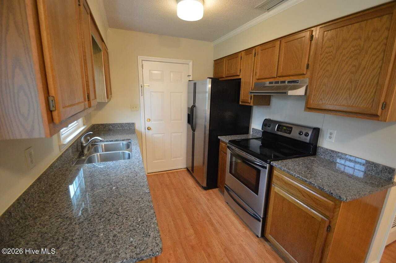 122 Carriage Dr - Photo 6 of 15